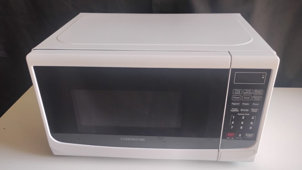 white microwave oven